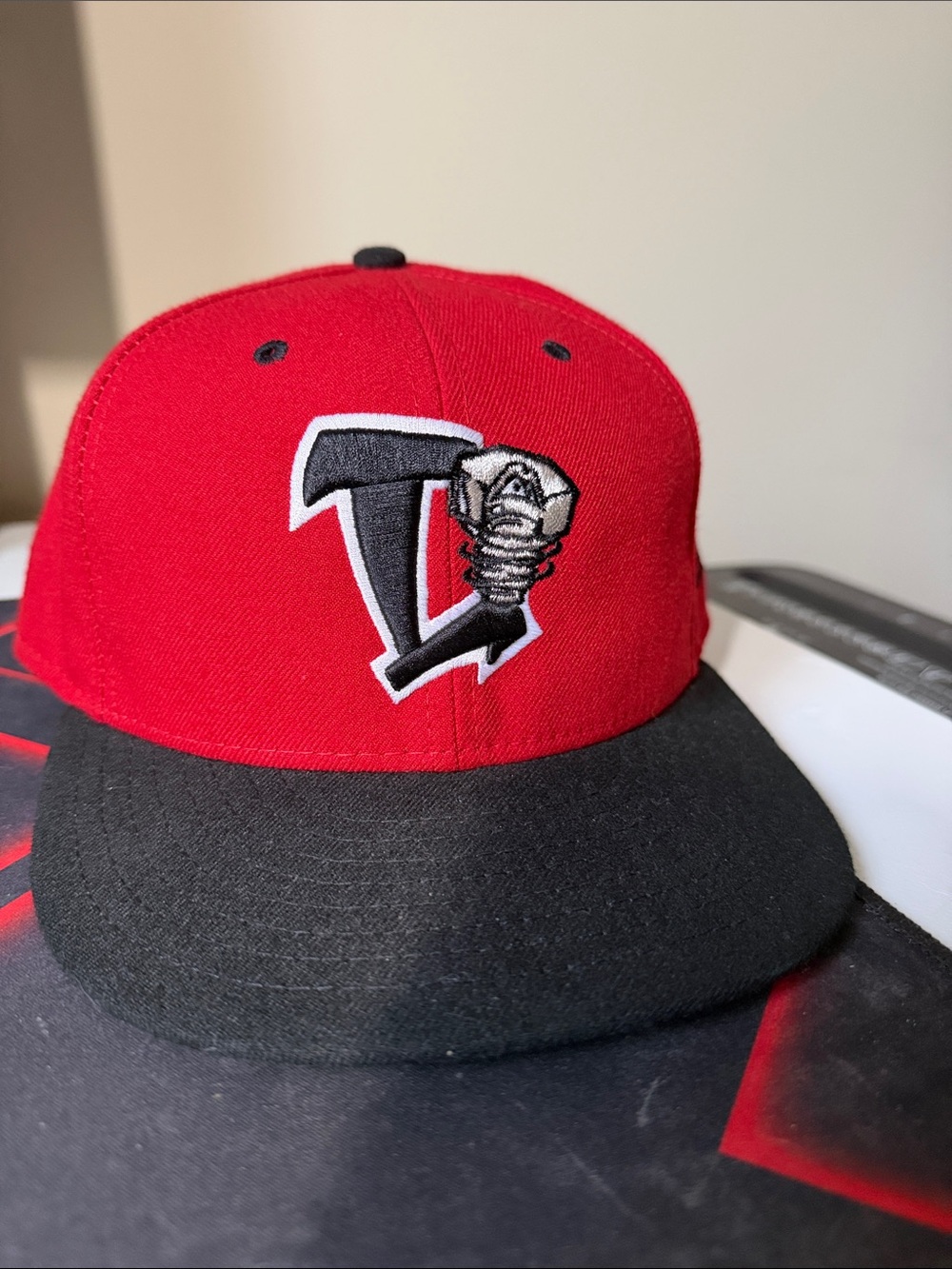 Lansing Lugnuts fitted 7 5/8 in terrific shape